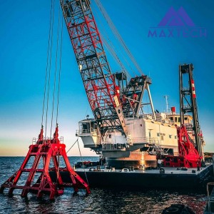 Barge Cranes with MAX-AI: The Essential Equipment for Marine Construction