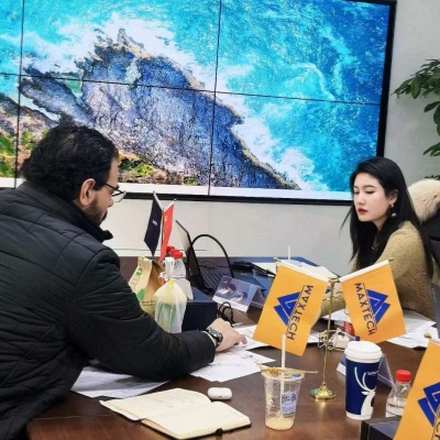 MAXTECH si aggiudica un importante progetto di gru per chiatte in Medio Oriente, con inizio a metà del 2026