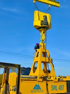 Maxtech 45T Electric Hydraulic Telescopic Container Spreader