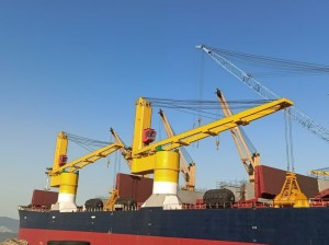 MAXTECH Eccentric Crane – Heavy-Duty Closed Hydraulic Crane for Offshore/Maritime Applications