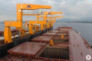 MAXTECH Eccentric Crane – Heavy-Duty Closed Hydraulic Crane for Offshore/Maritime Applications