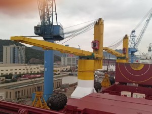 MAXTECH Eccentric Crane – Heavy-Duty Closed Hydraulic Crane for Offshore/Maritime Applications