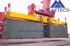 Hydraulic telescopic container  spreader