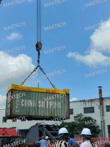 container spreader inspecting